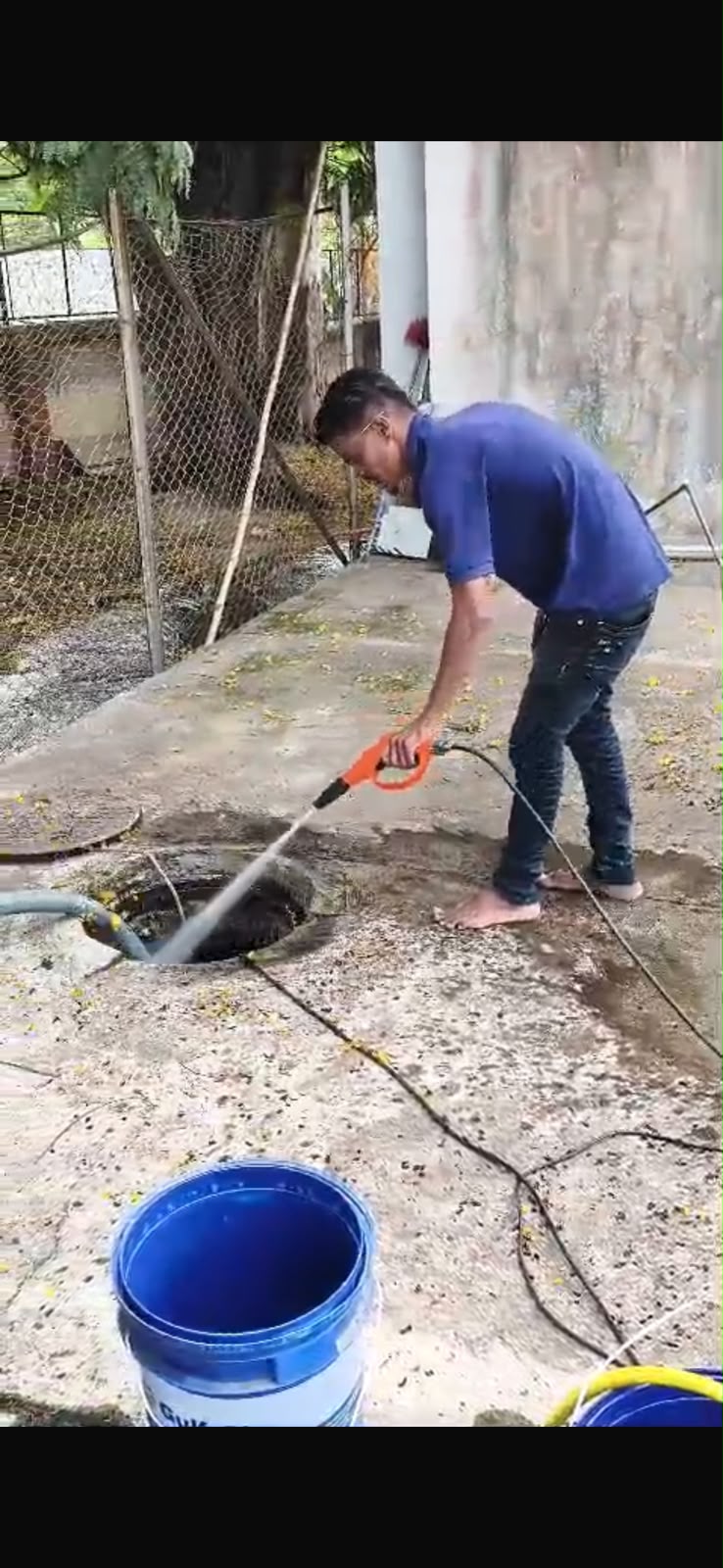 Water tank washing and pressure cleaning work in progress