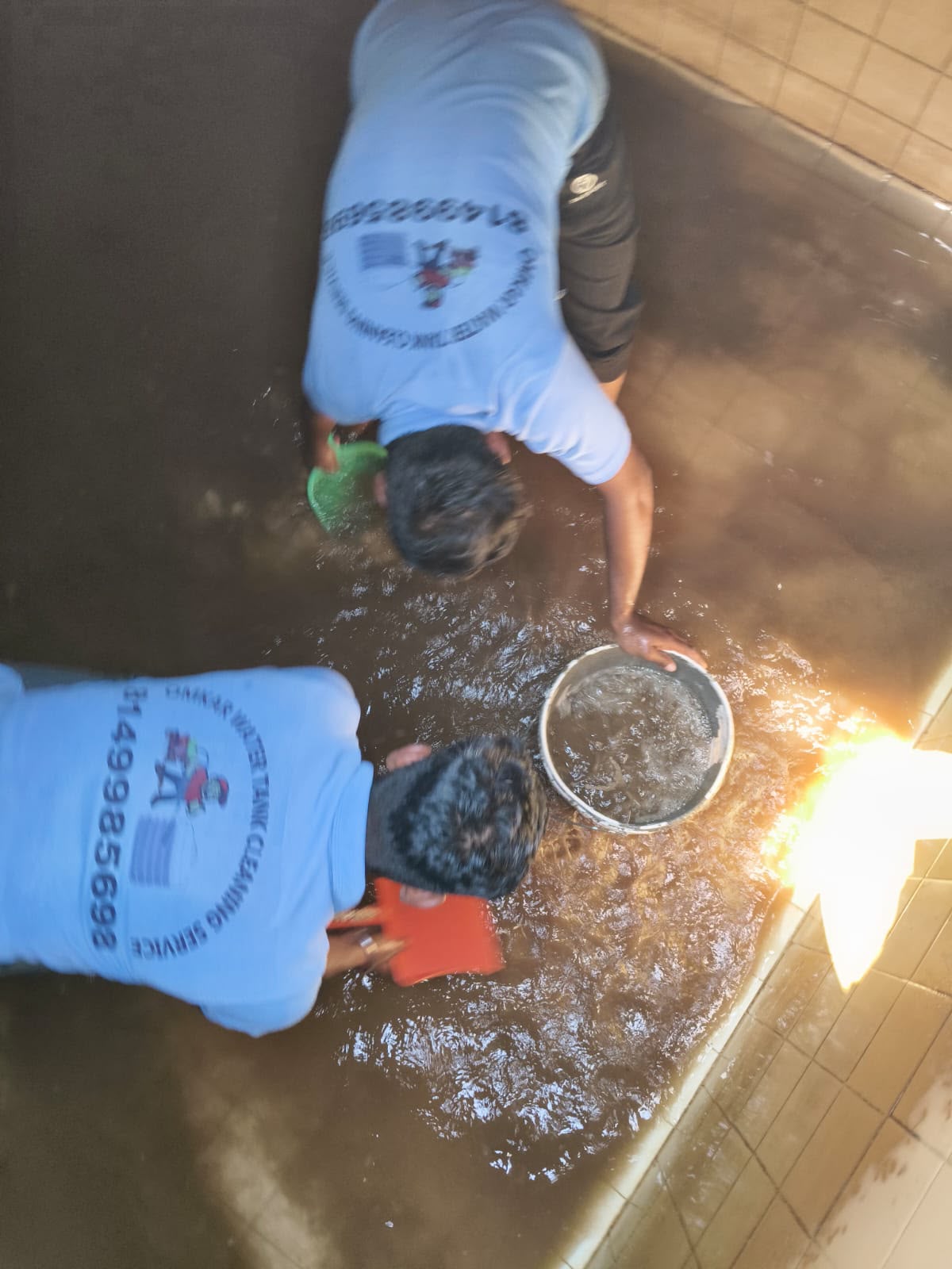 Water tank sludge and dirty water removal during cleaning
